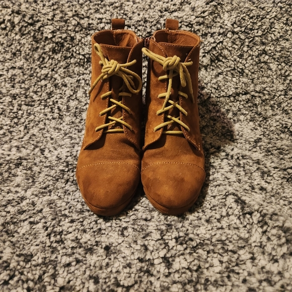 Groove brand brown size 7 wedge Booties - Picture 2 of 4